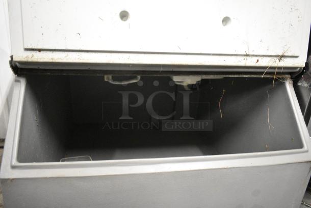 Hoshizaki KM-250BAE Metal Commercial Ice Machine Head on Ice Bin. 115-120 Volts, 1 Phase. - Image 4 of 6