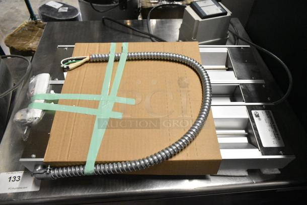 BRAND NEW IN BOX! Hatco Glo-ray GRAHL-24D Metal Commercial Warming Strip. 120 Volts, 1 Phase. - Image 1 of 5