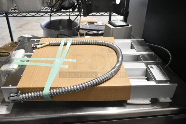 BRAND NEW IN BOX! Hatco Glo-ray GRAHL-24D Metal Commercial Warming Strip. 120 Volts, 1 Phase. - Image 4 of 5