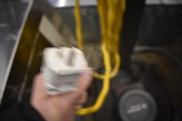 Nilfisk Advance 20 Plus Floor Cleaning Machine. 120 Volts, 1 Phase. Tested and Does Not Power On - Image 4 of 4