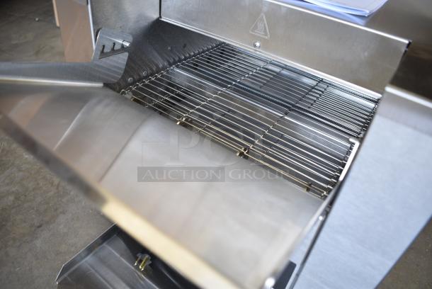 BRAND NEW SCRATCH AND DENT! Vollrath JT2HC Stainless Steel Commercial Countertop Conveyor Toaster Oven. 120 Volts, 1 Phase. Tested and Working! - Image 4 of 7