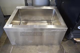BRAND NEW SCRATCH AND DENT! Steelton 522MS202812 28" x 20" x 12" 16 Gauge 304 Stainless Steel One Compartment Floor Mop Sink