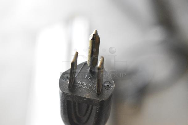 Aepi Metal Commercial Countertop Meat Slicer. 220 Volts. Tested and Working! - Image 7 of 8