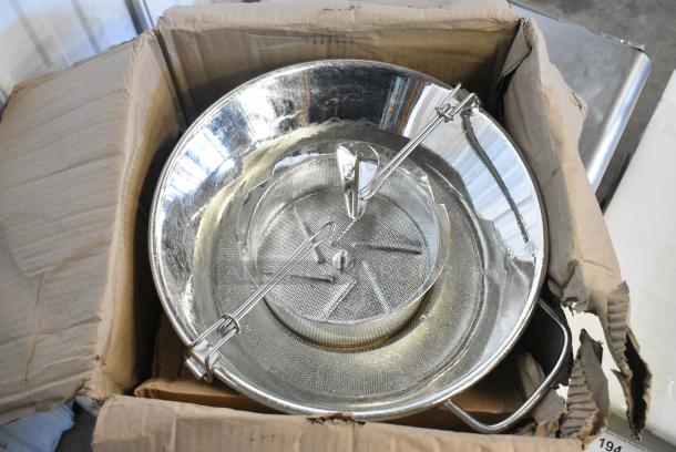 BRAND NEW SCRATCH AND DENT! L. Teller M500 14" Diameter Tin-Plated #5 Rotary Food Mill 3mm Grid - 8 Qt. Capacity - Image 1 of 5