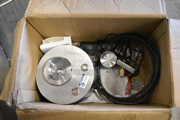 BRAND NEW SCRATCH AND DENT! 194CDIM18 Avantco Ice CDIM-18 Mini Countertop Dry Ice Machine. 120 Volts, 1 Phase. - Image 3 of 6