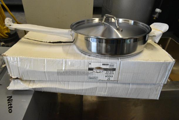 2 BRAND NEW SCRATCH AND DENT! Vigor 473SSAUTPN5 Vigor SS1 Series 5 Qt. Stainless Steel Aluminum-Clad Saute Pan with Lid and Helper Handle. 2 Times Your Bid! - Image 1 of 4