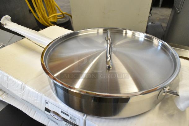 2 BRAND NEW SCRATCH AND DENT! Vigor 473SSAUTPN5 Vigor SS1 Series 5 Qt. Stainless Steel Aluminum-Clad Saute Pan with Lid and Helper Handle. 2 Times Your Bid! - Image 2 of 4