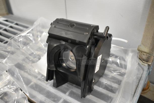 2 BRAND NEW SCRATCH AND DENT! Items Including 236PEMC710 MACHINE MAINBOARD FOR 236ECEM2C 236PEMC710 and 233505830502 Bunn 50583.0512 Brew Chamber. 2 Times Your Bid! - Image 4 of 8