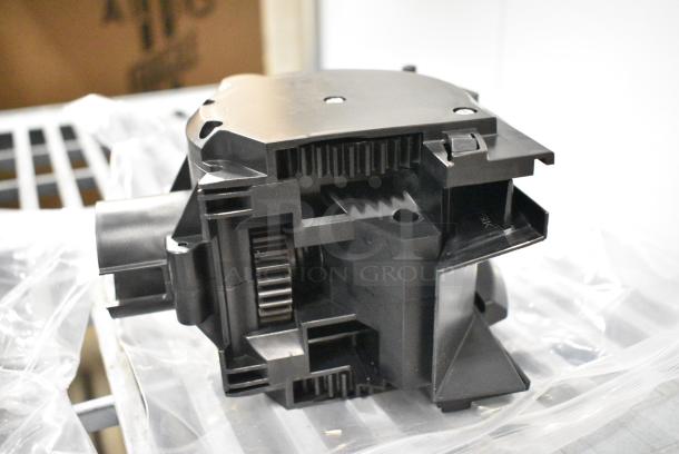 2 BRAND NEW SCRATCH AND DENT! Items Including 236PEMC710 MACHINE MAINBOARD FOR 236ECEM2C 236PEMC710 and 233505830502 Bunn 50583.0512 Brew Chamber. 2 Times Your Bid! - Image 6 of 8