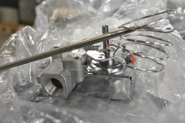 2 BRAND NEW SCRATCH AND DENT! Items Including Garland / US Range 4531139 Gs Thermostat-G/Ut Series HP4531139 and Garland / US Range CKG0893-01 Griddle Thermostat 100F 450F K HPG089301. 2 Times Your Bid! - Image 3 of 9