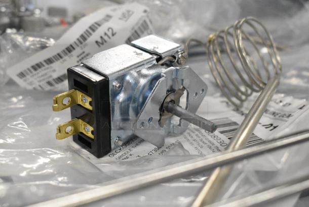 2 BRAND NEW SCRATCH AND DENT! Items Including Garland / US Range 4531139 Gs Thermostat-G/Ut Series HP4531139 and Garland / US Range CKG0893-01 Griddle Thermostat 100F 450F K HPG089301. 2 Times Your Bid! - Image 6 of 9