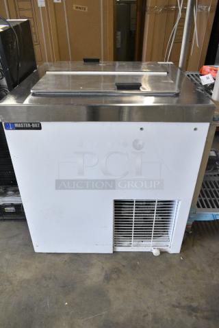 BRAND NEW SCRATCH AND DENT! Master-Bilt DC-4D 31" Flip Lid Ice Cream Dipping Cabinet. 208-230 Volts, 1 Phase.