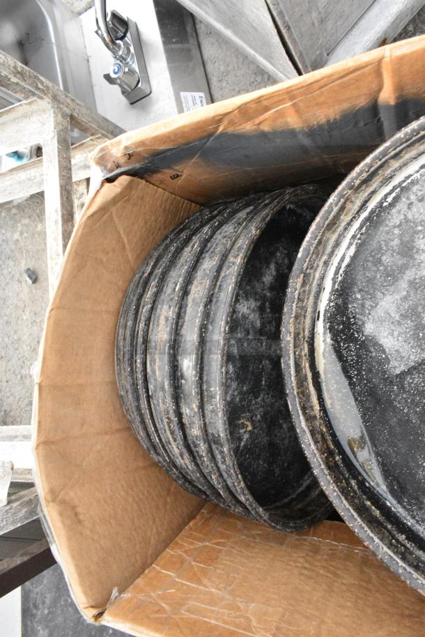21 Metal Round Baking Pans. 21 Times Your Bid! - Image 3 of 3