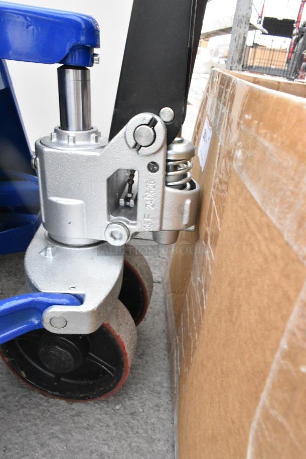 BRAND NEW SCRATCH AND DENT! 481WT50LF685 Lavex 27" x 71" Manual Pallet Jack - 4,400 lb. Capacity - Image 3 of 6