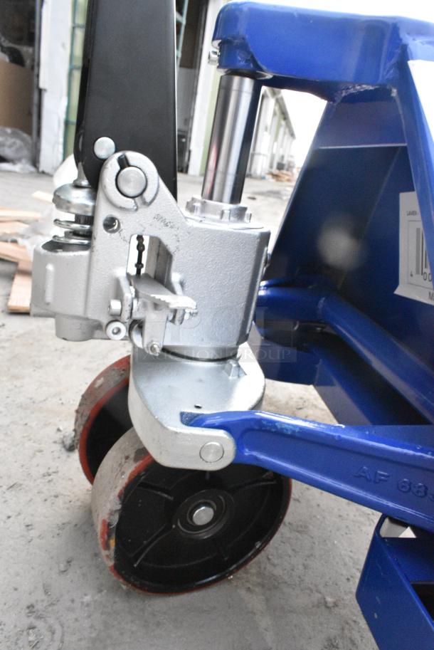 BRAND NEW SCRATCH AND DENT! 481BI30LF685 Lavex 27" x 63" Manual Pallet Jack - 5,500 lb. Capacity - Image 3 of 6