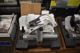 BRAND NEW SCRATCH AND DENT! 2021 Globe SG13-84 Stainless Steel Commercial Countertop Heavy-Duty Advanced Manual Meat Slicer w/ Blade Sharpener. 110 Volts, 1 Phase. Tested and Working!