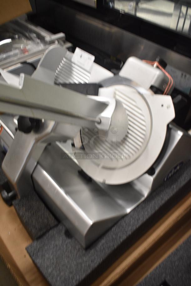 BRAND NEW SCRATCH AND DENT! 2021 Globe SG13-84 Stainless Steel Commercial Countertop Heavy-Duty Advanced Manual Meat Slicer w/ Blade Sharpener. 110 Volts, 1 Phase. Tested and Working! - Image 5 of 8