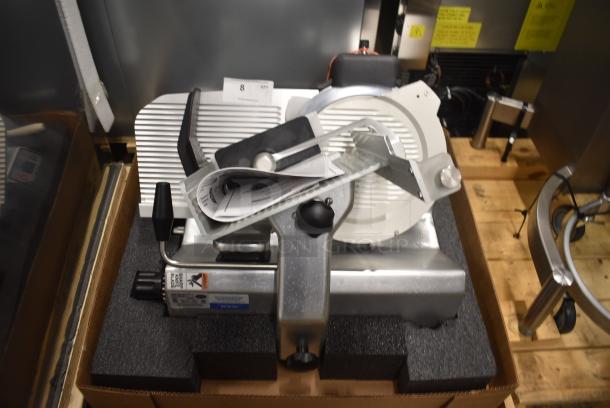 BRAND NEW SCRATCH AND DENT! 2023 Globe SG13-84 Stainless Steel Commercial Countertop Heavy-Duty Manual Meat Slicer w/ Blade Sharpener. 110 Volts, 1 Phase. Tested and Working! - Image 3 of 8
