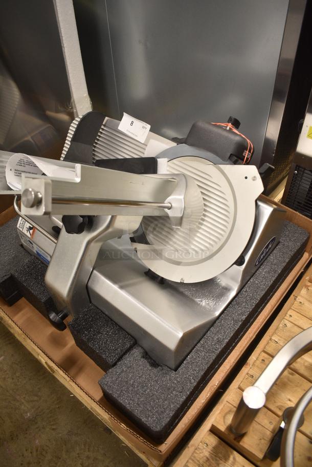 BRAND NEW SCRATCH AND DENT! 2023 Globe SG13-84 Stainless Steel Commercial Countertop Heavy-Duty Manual Meat Slicer w/ Blade Sharpener. 110 Volts, 1 Phase. Tested and Working! - Image 4 of 8