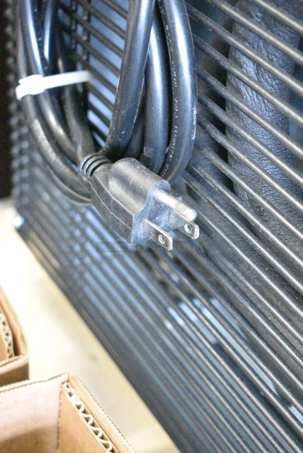 BRAND NEW SCRATCH AND DENT! Qingdao STH23FGD Metal Commercial Single Door Reach In Cooler Merchandiser. 115 Volts, 1 Phase. Serial ST2300201S690F22A001. Tested and Working! - Image 3 of 5