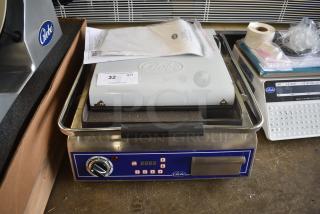 BRAND NEW SCRATCH AND DENT! Globe GSG14D Stainless Steel Commercial Countertop Panini Press. 120 Volts, 1 Phase. Tested and Working!
