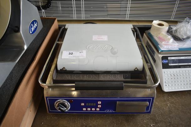 BRAND NEW SCRATCH AND DENT! Globe GSG14D Stainless Steel Commercial Countertop Panini Press. 120 Volts, 1 Phase. Tested and Working! - Image 2 of 7