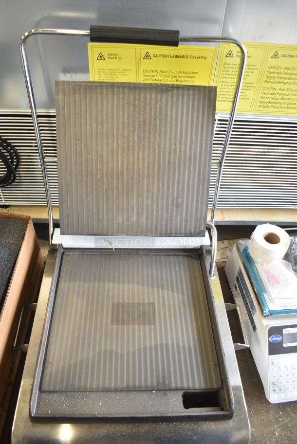 BRAND NEW SCRATCH AND DENT! Globe GSG14D Stainless Steel Commercial Countertop Panini Press. 120 Volts, 1 Phase. Tested and Working! - Image 5 of 7
