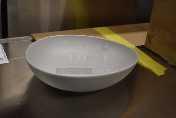 BRAND NEW SCRATCH AND DENT! Box of 12 375B4500LG GET Enterprises B-4500-LG Riverstone 28 oz. Light Gray Irregular Round Matte Melamine Serving Bowl - Image 1 of 5
