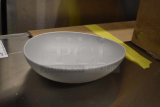 BRAND NEW SCRATCH AND DENT! Box of 12 375B4500LG GET Enterprises B-4500-LG Riverstone 28 oz. Light Gray Irregular Round Matte Melamine Serving Bowl