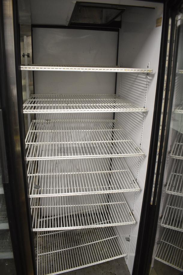 True GDM-52TM-RL-LD Metal Commercial 2 Door Reach in Cooler Merchandiser w/ Poly Coated Racks. 115 Volts, 1 Phase. Tested and Working! - Image 3 of 5