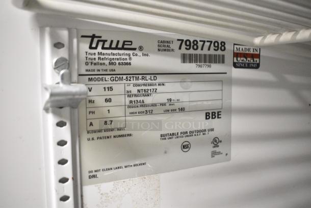 True GDM-52TM-RL-LD Metal Commercial 2 Door Reach in Cooler Merchandiser w/ Poly Coated Racks. 115 Volts, 1 Phase. Tested and Working! - Image 5 of 5