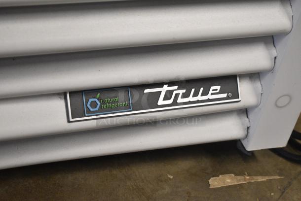 2021 True TSCI-600R-G-PH Metal Commercial Single Door Reach in Cooler Merchandiser w/ Poly Coated Racks. 115 Volts, 1 Phase. Tested and Working! - Image 3 of 6