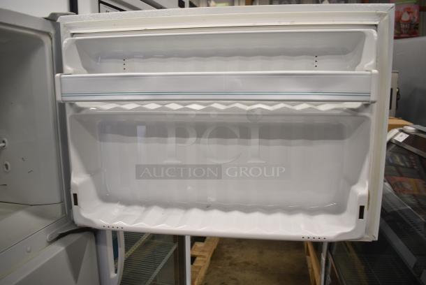 General Electric GE TBX18GADBRWW Cooler w/ Freezer. 115 Volts, 1 Phase. Tested and Working! - Image 3 of 7