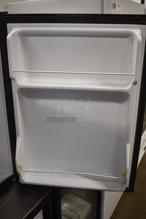 Black & Decker BCF27B Mini Cooler. 115 Volts, 1 Phase. Tested and Working! - Image 5 of 6