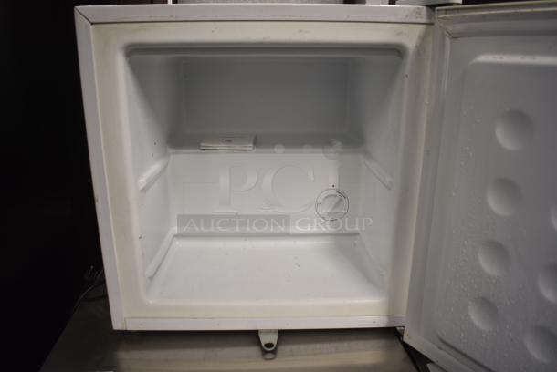 EdgeStar CMF151L Mini Freezer. 115 Volts, 1 Phase. Tested and Powers On But Does Not Get Cold - Image 3 of 6