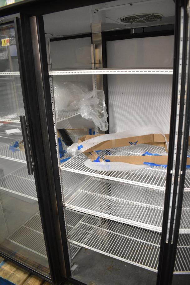 True GDM-52TM-RL-LD Metal Commercial 2 Door Reach in Cooler Merchandiser w/ Poly Coated Racks. 115 Volts, 1 Phase. Tested and Working! - Image 3 of 4