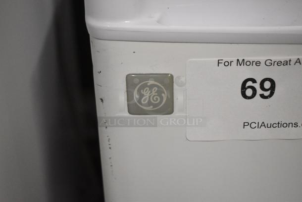 General Electric GE GMR04AAMBWW Mini Cooler. 115 Volts, 1 Phase. Tested and Does Not Power On - Image 2 of 7