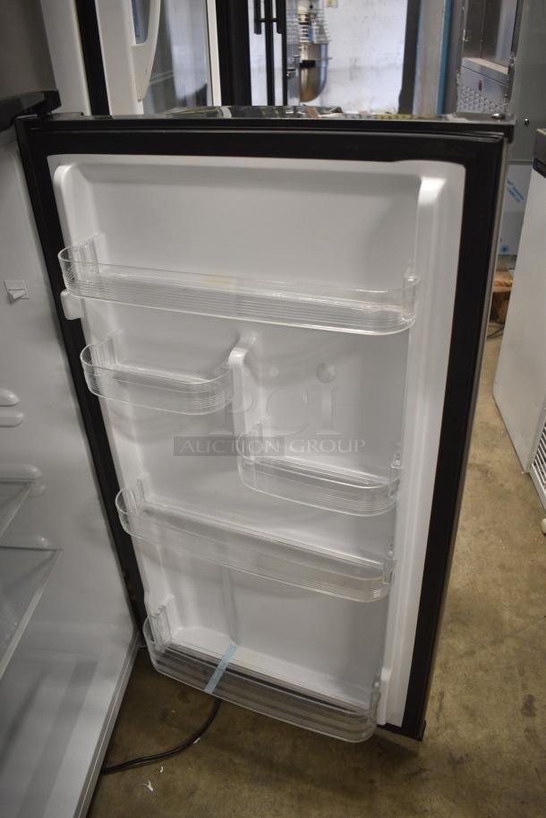 Thomson TFR725 Single Door Reach In Cooler w/ Freezer. 115 Volts, 1 Phase. Tested and Working! - Image 5 of 7