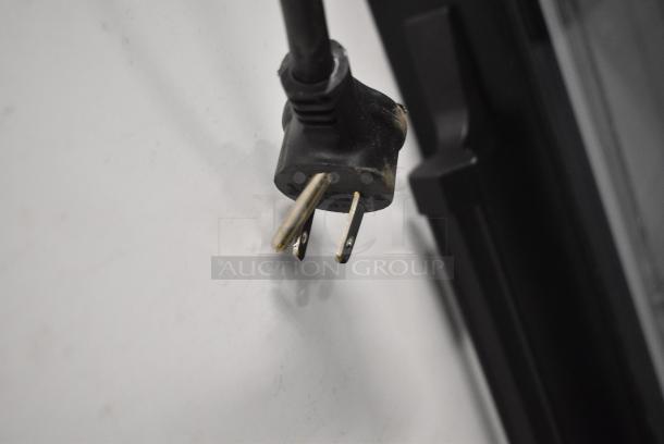 2021 True TSCI-600R-G-PH Metal Commercial Single Door Reach in Cooler Merchandiser. 115 Volts, 1 Phase. Tested and Working! - Image 4 of 5