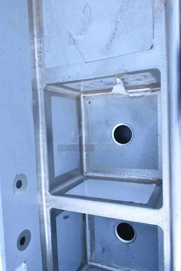 BRAND NEW SCRATCH AND DENT! Regency 600S2171718R 57" 16 Gauge Stainless Steel Two Compartment Commercial Sink with Galvanized Steel Legs and 1 Drainboard - 17" x 17" x 12" Bowls - Right Drainboard.  No Legs. - Image 3 of 5