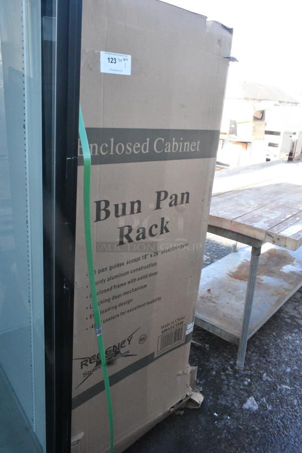 BRAND NEW SCRATCH AND DENT! Regency 600AEC1840 40 Pan End Load Enclosed Bun / Sheet Pan Rack - Image 2 of 7