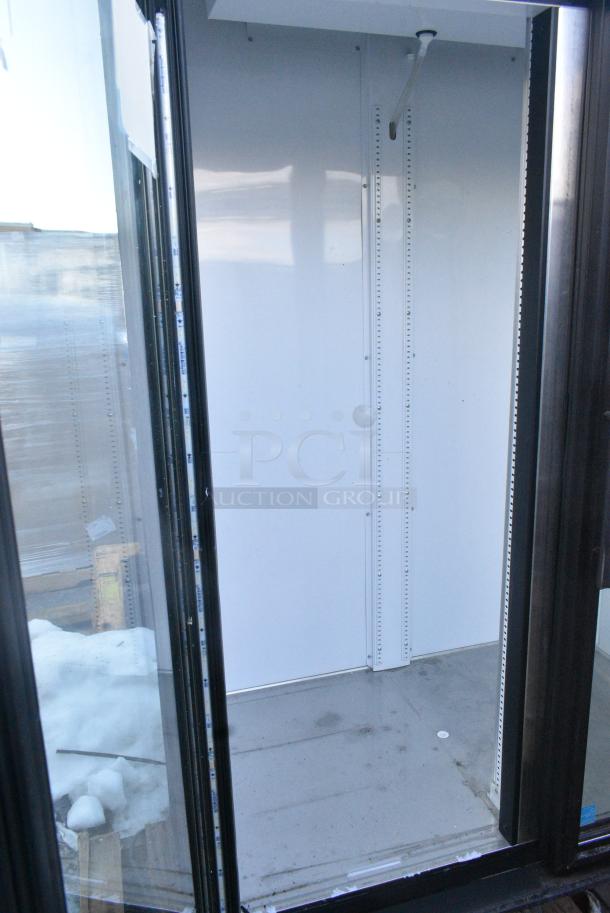 True GDM-43-LD Metal Commercial 2 Door Reach In Cooler Merchandiser w/ Poly Coated Racks. 115 Volts, 1 Phase. - Image 3 of 6
