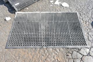 4 Black Anti Fatigue Floor Mat. 4 Times Your Bid!