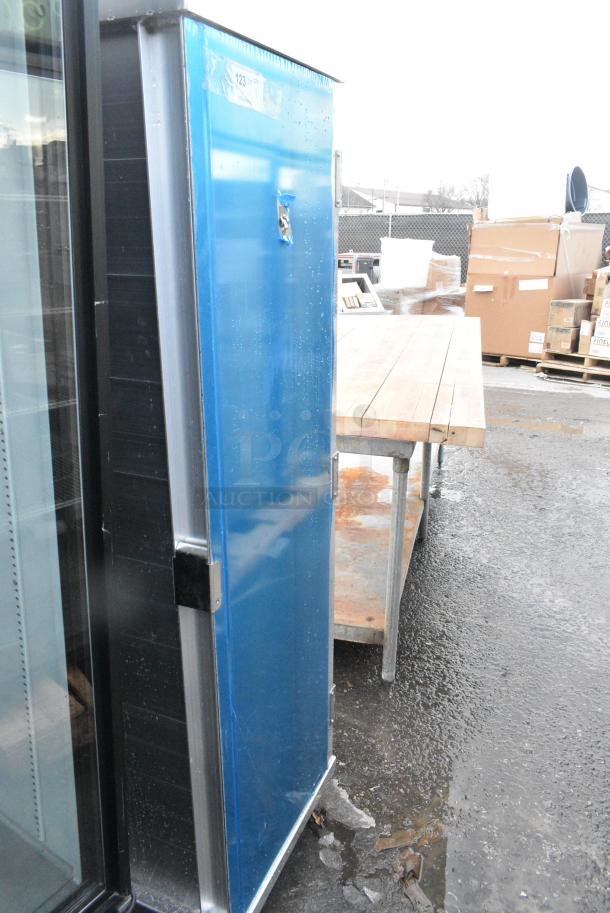 BRAND NEW SCRATCH AND DENT! Regency 600AEC1840 40 Pan End Load Enclosed Bun / Sheet Pan Rack - Image 4 of 7