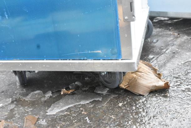 BRAND NEW SCRATCH AND DENT! Regency 600AEC1840 40 Pan End Load Enclosed Bun / Sheet Pan Rack - Image 5 of 7