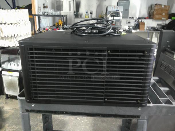 AMAZING Christie CP2210 Digital Cinema Projector! For Commercial Theaters, Pro Production! Low Lamp Hours! - Image 5 of 6