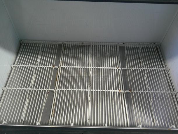 TESTED WORKING True TMC-49-S-HC 49 1/4" One Sided Reach-In Deep Cooler with Stainless Steel Exterior and Aluminum Interior - Image 3 of 4