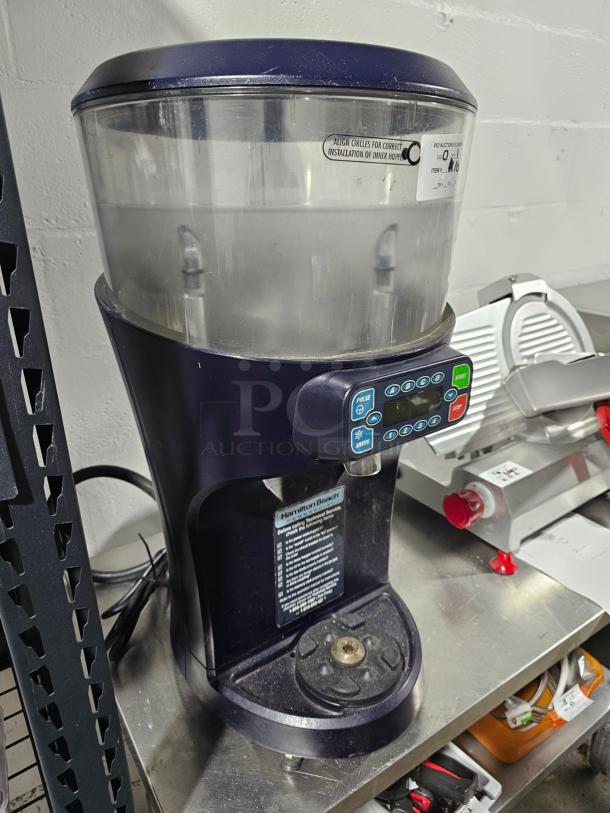 AMAZING Hamilton Beach HBS1400R Revolution 3 hp 64 oz. Bar Ice Shaver and Blender - 120V - Image 2 of 4