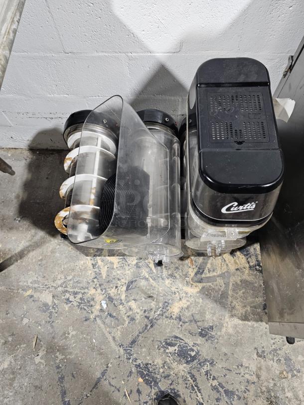 TESTED BARRELS FREEZE! Curtis Three Bowl Slushy & Frozen Drink Machine! - Image 2 of 2