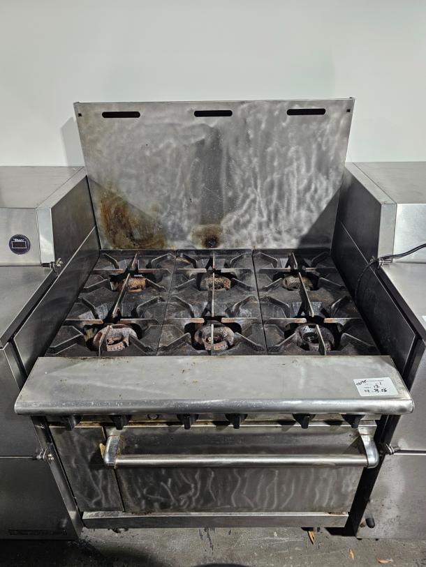 WORKING WHEN REMOVED! 6 Burner Range, Oven With Heavy Duty Cast Iron Tray. With Splash Guards! - Image 1 of 5